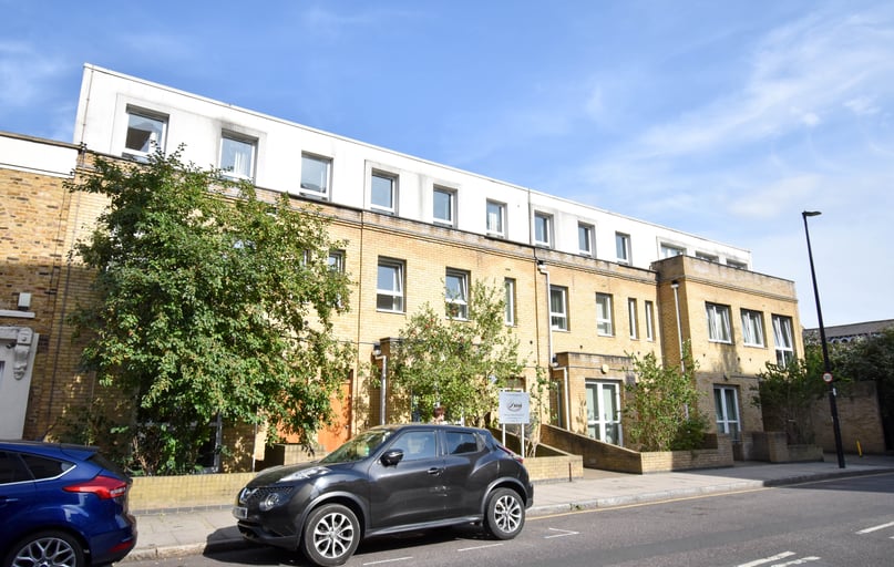 Westferry Road, Isle of Dogs, London - Image 1