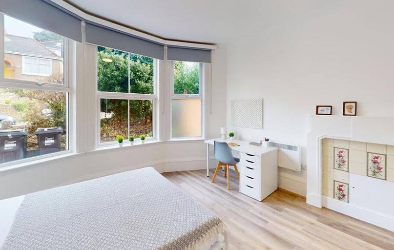 Avenue Road, City Centre, Falmouth - Image 1