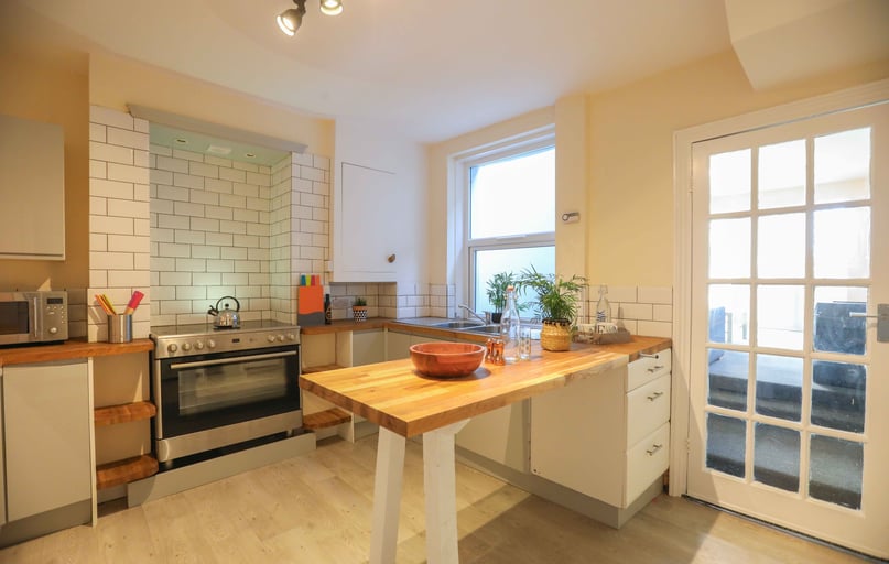 Elm Grove, Brighton - Image 1