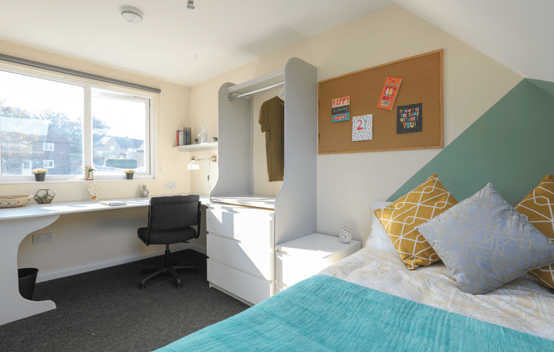 Colbourne Avenue, Moulsecoomb, Brighton - Image 1