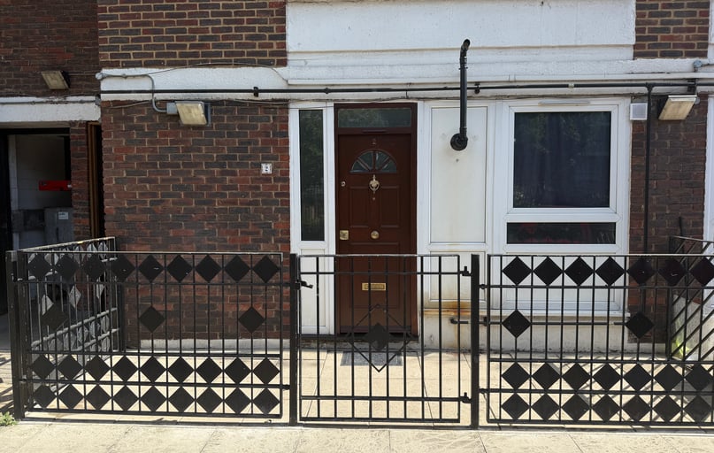 Stewart Street, Isle of Dogs, London - Image 1