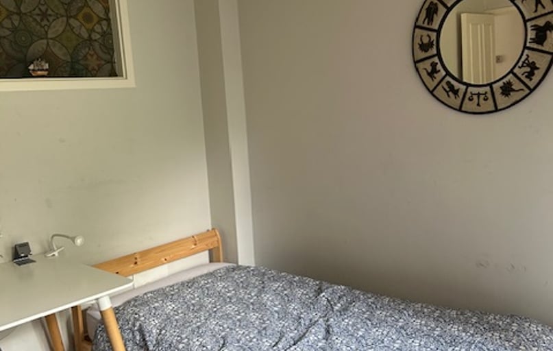 Burdon Lane, Sutton, London - Image 1