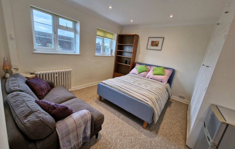 Sheen Road, Richmond, London - Image 1