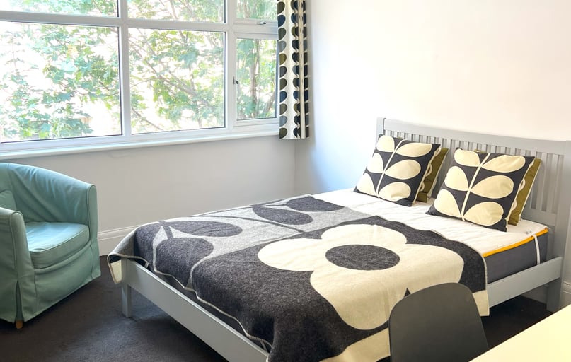 Oaklea Passage, City centre, Kingston - Image 1