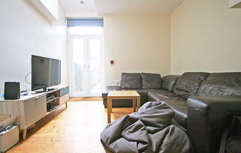 Harriet Street, Cathays, Cardiff - Image 1