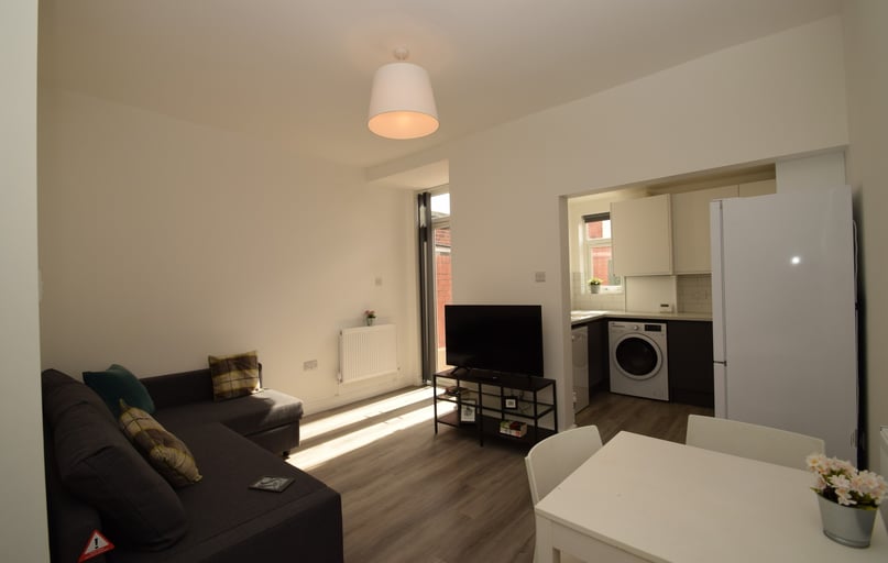 Carlton Avenue, Rusholme, Manchester - Image 1