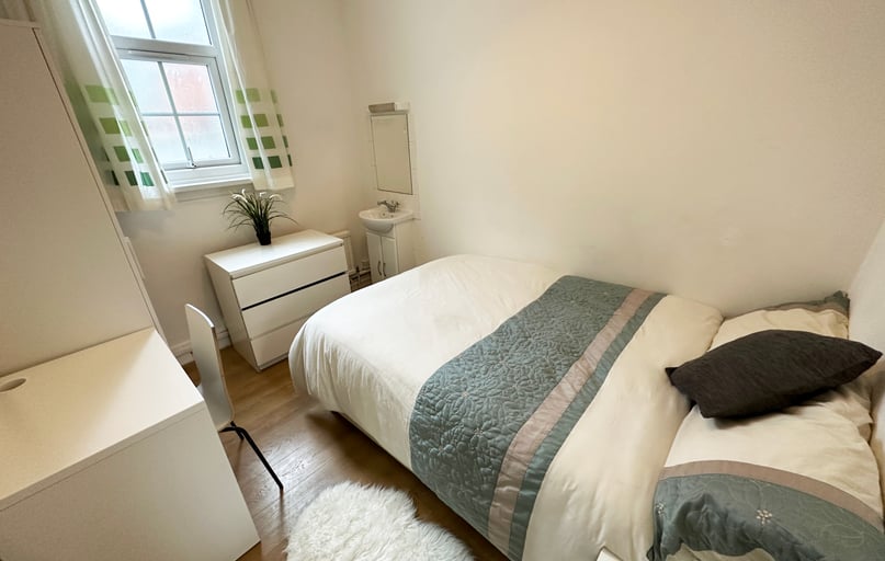 Cranes Park Avenue, City Centre, Surbiton - Image 1