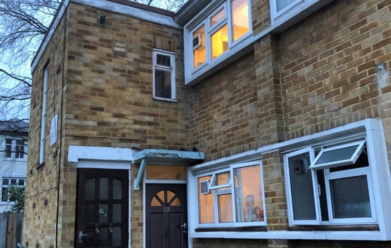 Dolphin Close, City Centre, Surbiton - Image 1