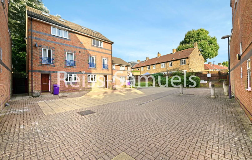 Ambassador Square, Isle of Dogs, London - Image 1