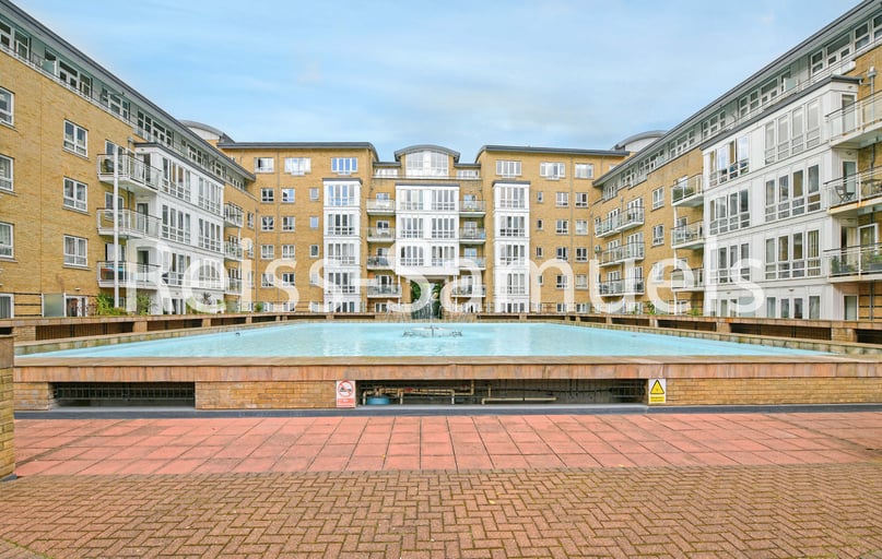 St. Davids Square, Isle of Dogs, London - Image 1