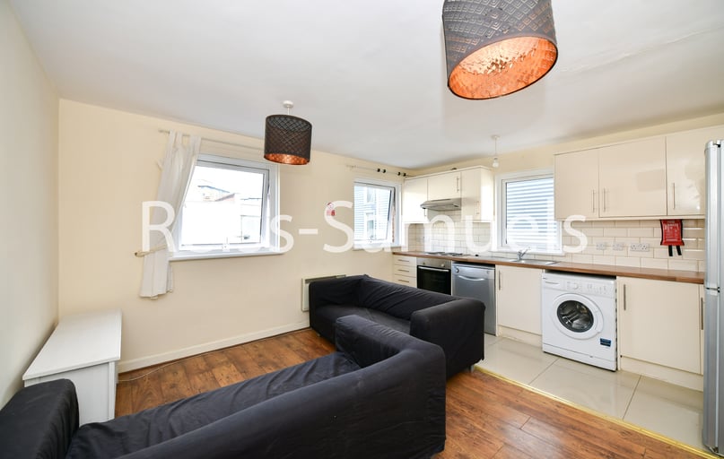 Cyclops Mews, Isle of Dogs, London - Image 1