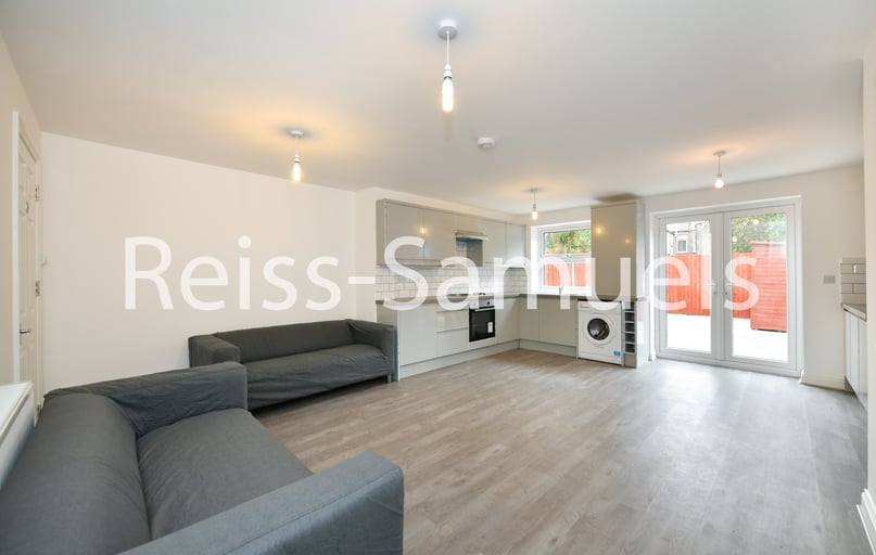 Lockesfield Place, Isle of Dogs, London - Image 1