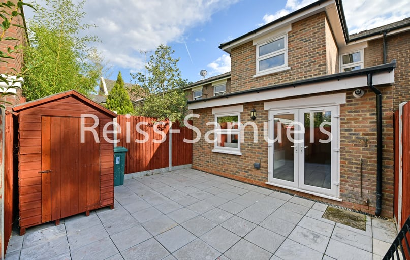 Lockesfield Place, Isle of Dogs, London - Image 1