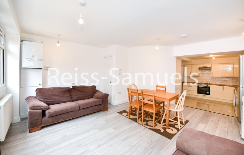 Ferry Street, Isle of Dogs, London - Image 1