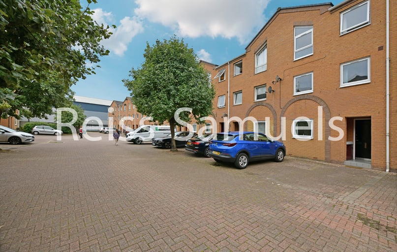 Cyclops Mews, Isle of Dogs, London - Image 1