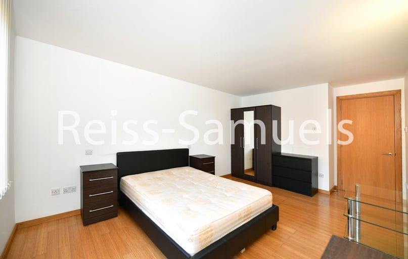 Westferry Road, Isle of Dogs, London - Image 1