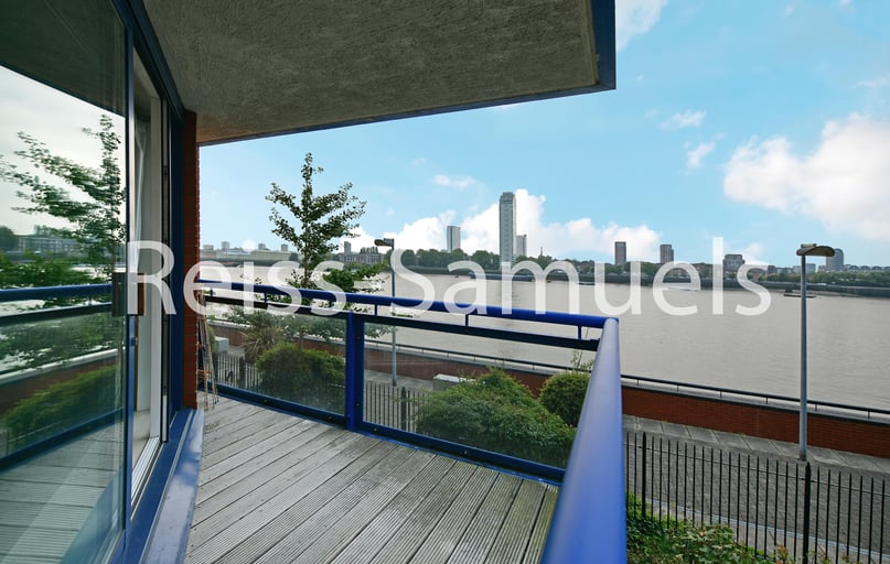 Newton Place, Isle of Dogs, London - Image 1