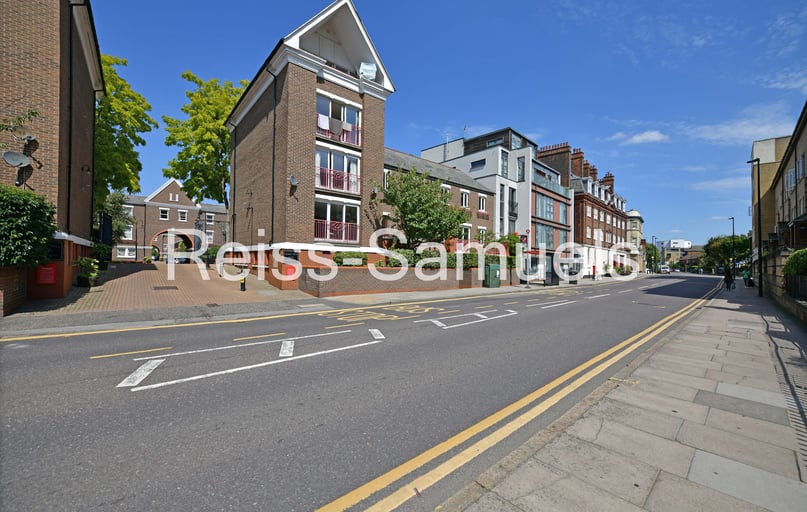 Lockesfield Place, Isle of Dogs, London - Image 1