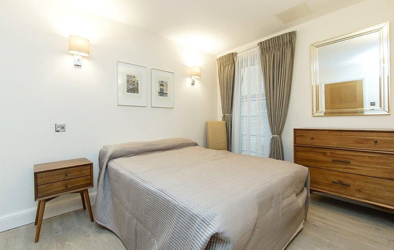 Cuba Street, Canary Wharf, London - Image 1