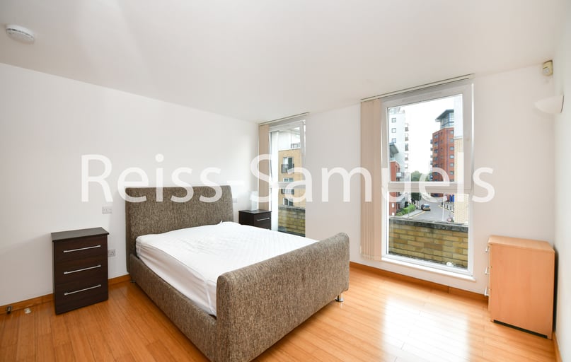 Westferry Road, Isle of Dogs, London - Image 1