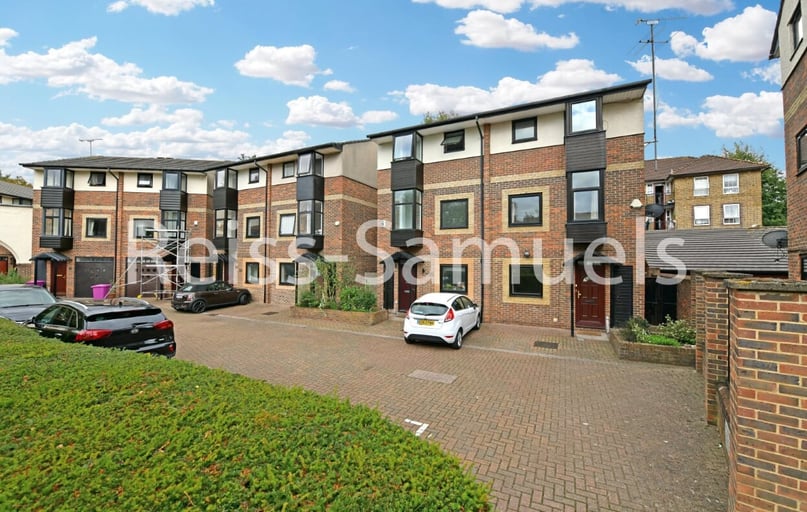 Barnfield Place, Isle of Dogs, London - Image 1