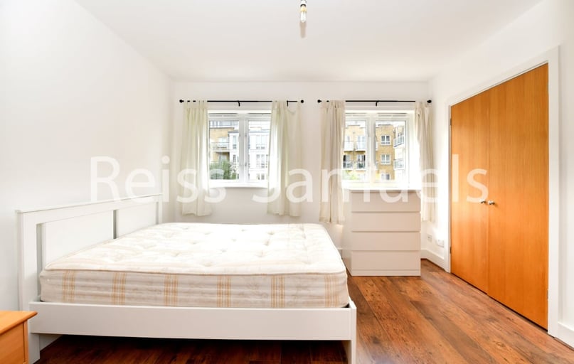 Ferry Street, Isle of Dogs, London - Image 1