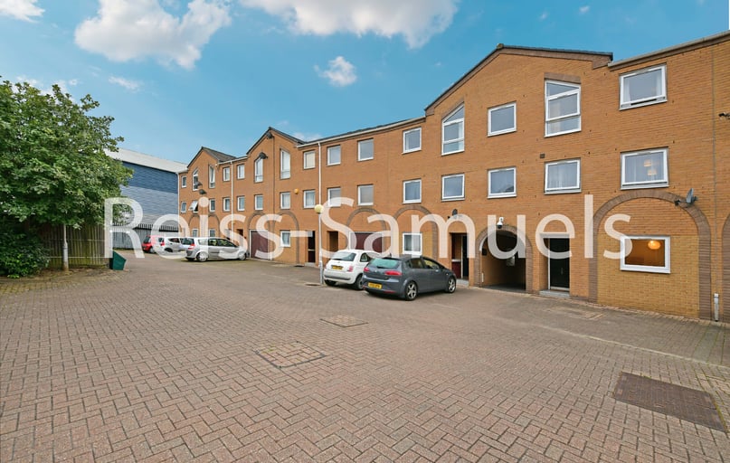 Cyclops Mews, Isle of Dogs, London - Image 1