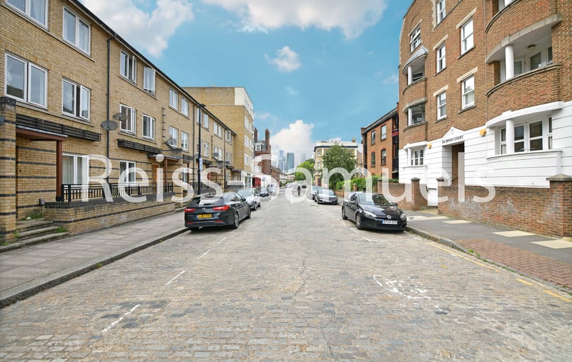 Ferry Street, Isle of Dogs, London - Image 1