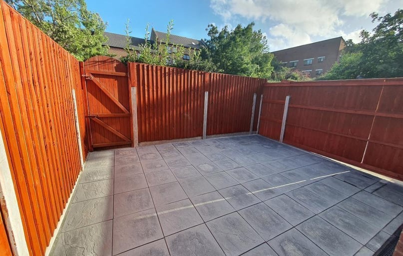 Cahir Street, Isle of Dogs, London - Image 1