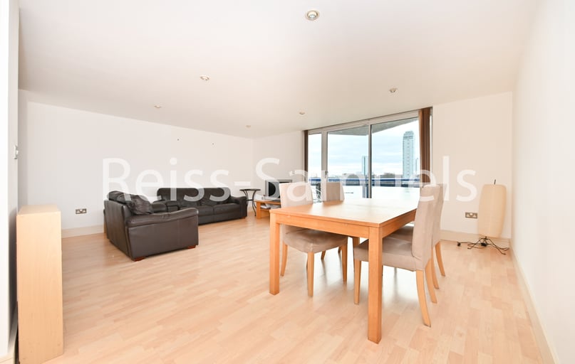 Newton Place, Isle of Dogs, London - Image 1