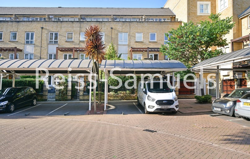 St. Davids Square, Isle of Dogs, London - Image 1