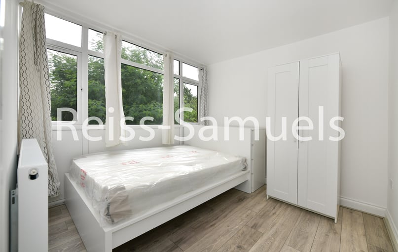 Whitebeam Close, Stockwell, London - Image 1