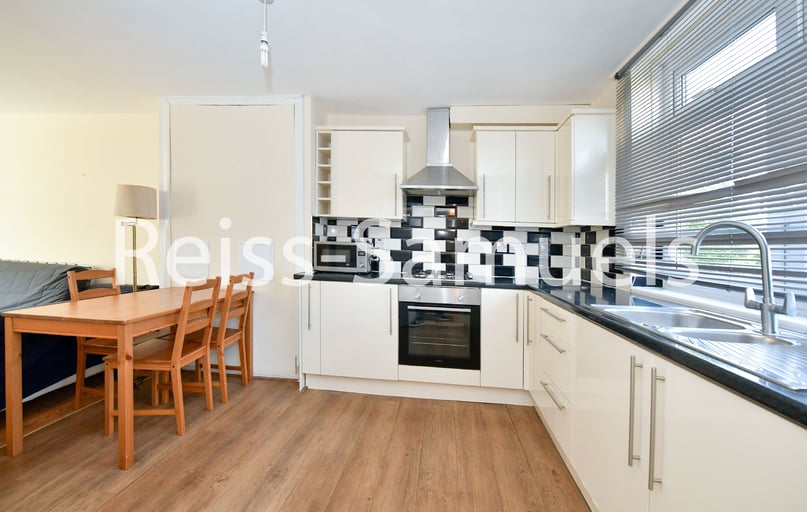 Glengarnock Avenue, Isle of Dogs, London - Image 1