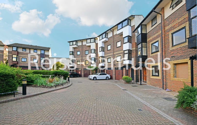 Barnfield Place, Isle of Dogs, London - Image 1