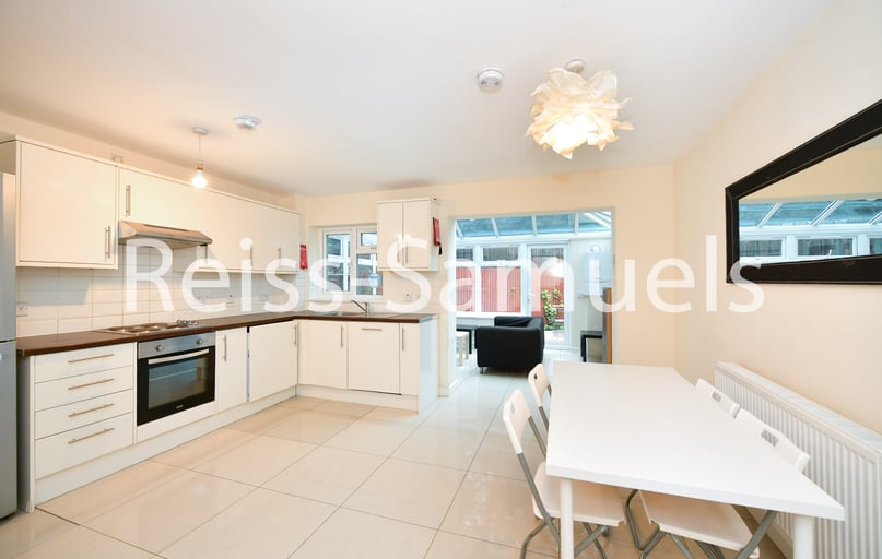 Ambassador Square, Isle of Dogs, London - Image 1