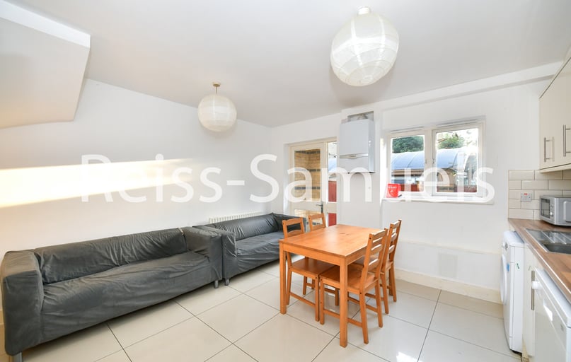 Ferry Street, Isle of Dogs, London - Image 1