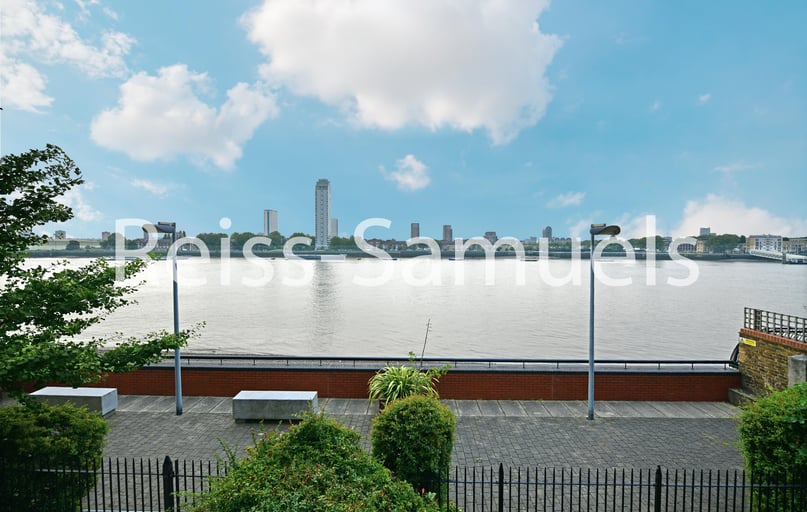 Newton Place, Isle of Dogs, London - Image 1