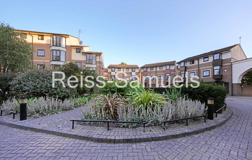 Barnfield Place, Isle of Dogs, London - Image 1