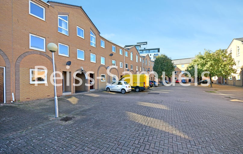 Cyclops Mews, Isle of Dogs, London - Image 1