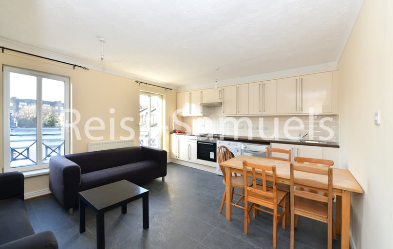 Cahir Street, Isle of Dogs, London - Image 1