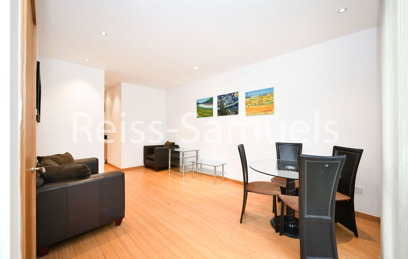 Westferry Road, Isle of Dogs, London - Image 1