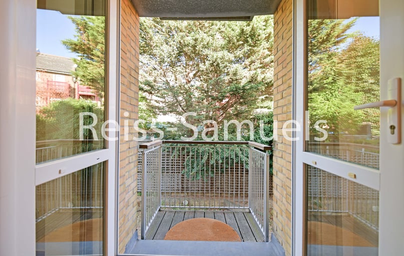 Westferry Road, Isle of Dogs, London - Image 1