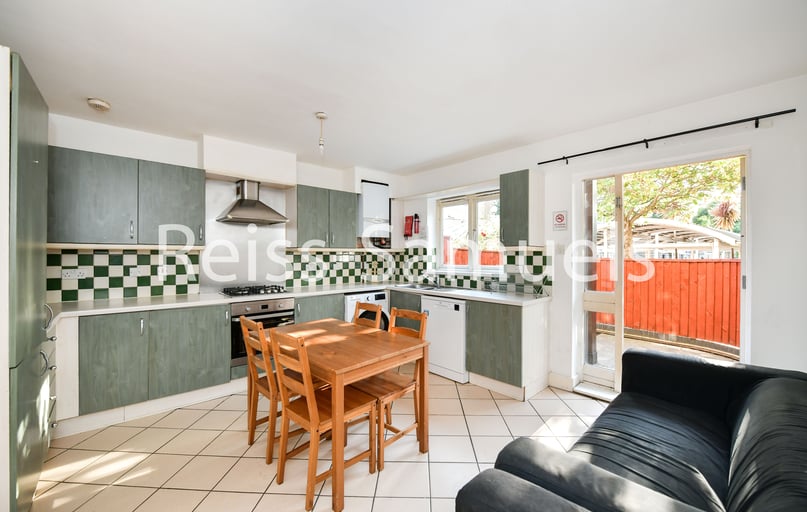 Ferry Street, Isle of Dogs, London - Image 1