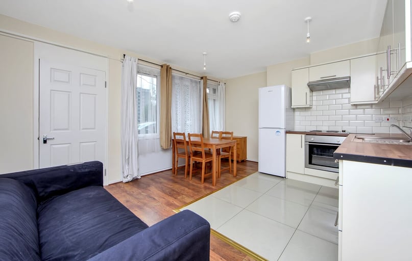 Forsyth Gardens, Kennington, London - Image 1