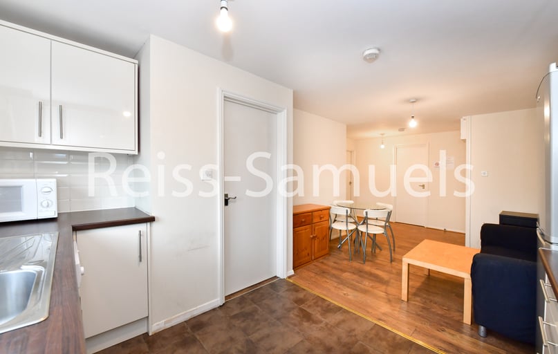 Ambassador Square, Isle of Dogs, London - Image 1