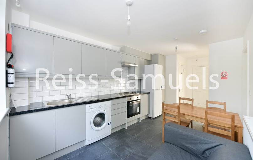 Whitebeam Close, Stockwell, London - Image 1
