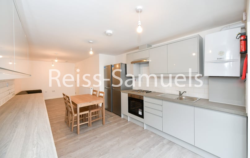 Lockesfield Place, Isle of Dogs, London - Image 1