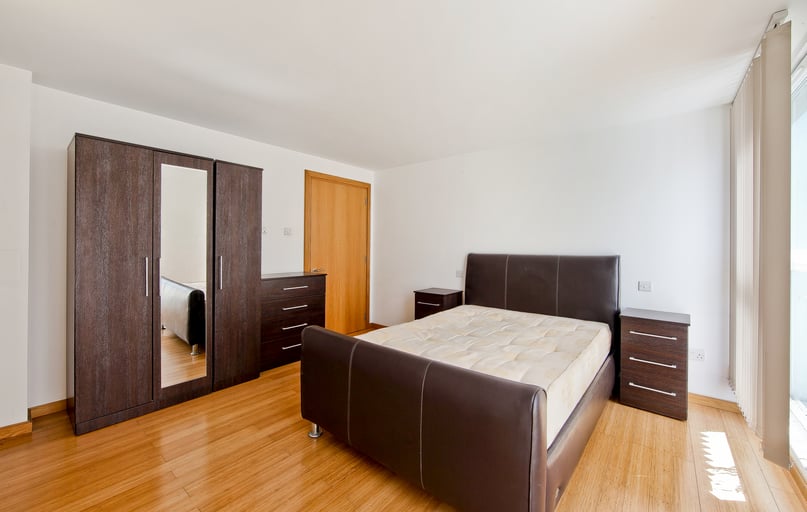 Westferry Road, Isle of Dogs, London - Image 1