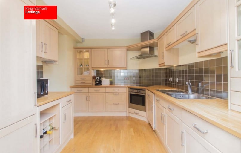 Ferry Street, Isle of Dogs, London - Image 1