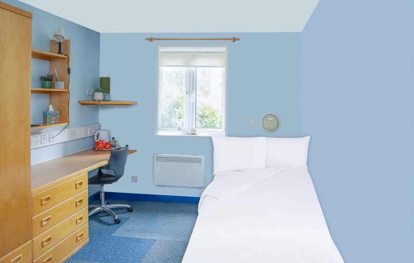 Oak Grove, Cheadle, Manchester - Image 1